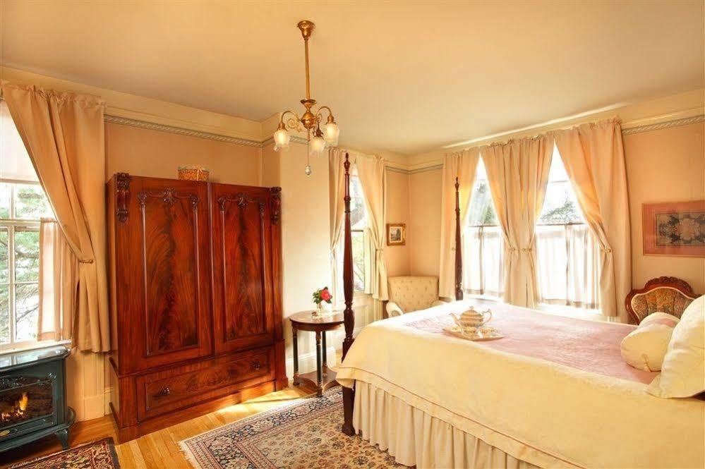 Camellia Inn ヒールズバーグ エクステリア 写真