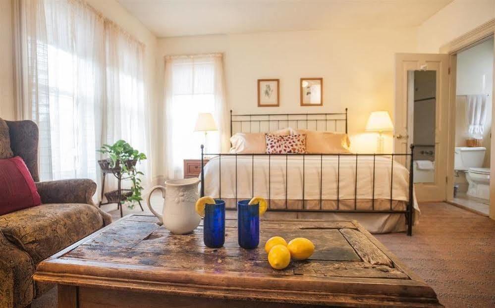 Camellia Inn ヒールズバーグ エクステリア 写真